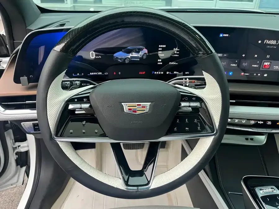 Cadillac GT4 2023 25T Luxury Edition 2024 — миниатюра 4