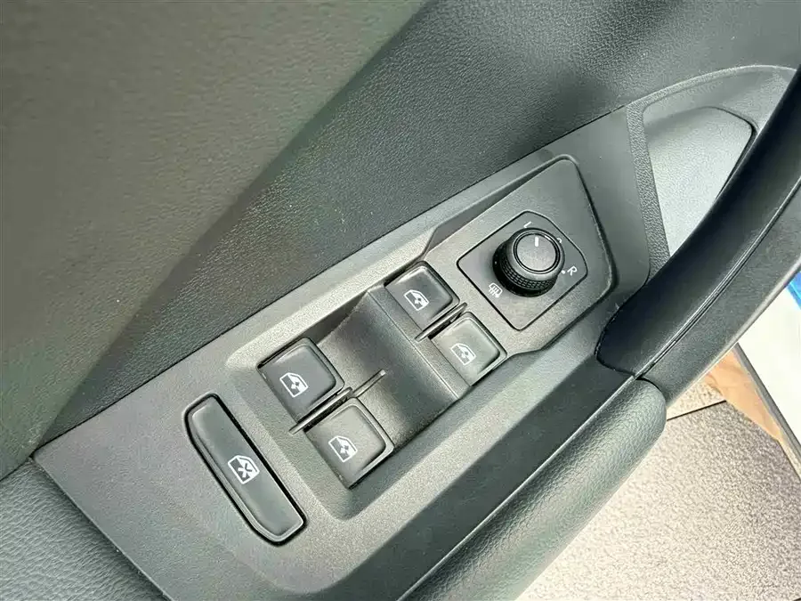 Volkswagen Tiguan (Tharu) Tuyue 2022 280TSI 2WD Luxury Edition 2023 — миниатюра 5