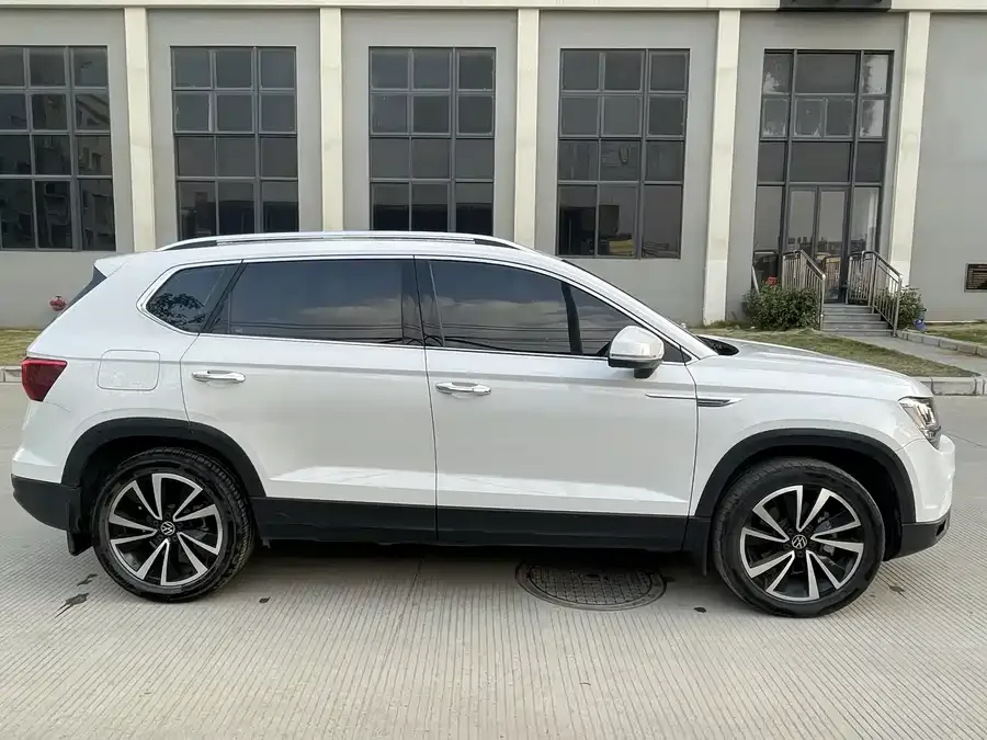 Volkswagen Tiguan (Tharu) Tuyue 2022 280TSI 2WD Luxury Edition 2023 — миниатюра 2