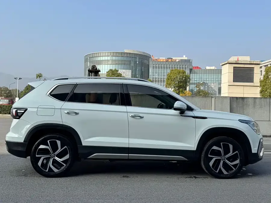 Volkswagen Tiguan (Tharu) Tuyue 2023 300TSI 2WD Full Moon Edition 2023 — миниатюра 4
