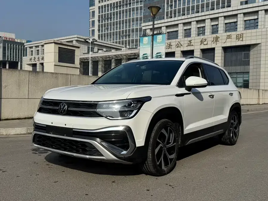 Volkswagen Tiguan (Tharu) Tuyue 2023 300TSI 2WD Full Moon Edition 2023 — фото 1, купить с доставкой в Москву