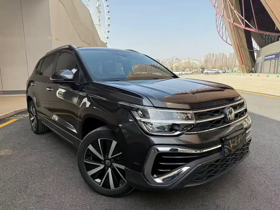 Volkswagen Tiguan (Tharu) 2023 Tuyue 300TSI 2WD Bright Moon Edition 2024 — фото 1, купить с доставкой в Москву