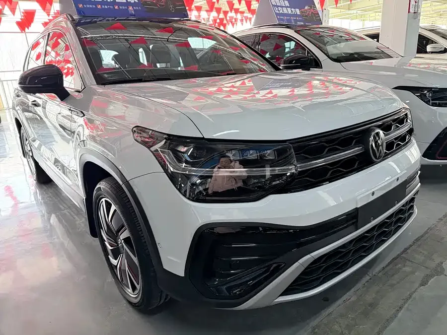 Volkswagen Tiguan (Tharu) Tuyue 2024 300TSI 2WD Moon Edition 2024 — миниатюра 3