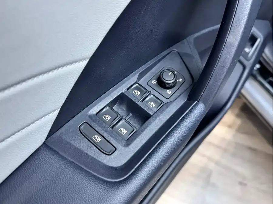 Volkswagen Tiguan (Tharu) Tuyue 2023 300TSI 2WD Full Moon Edition 2023 — миниатюра 5