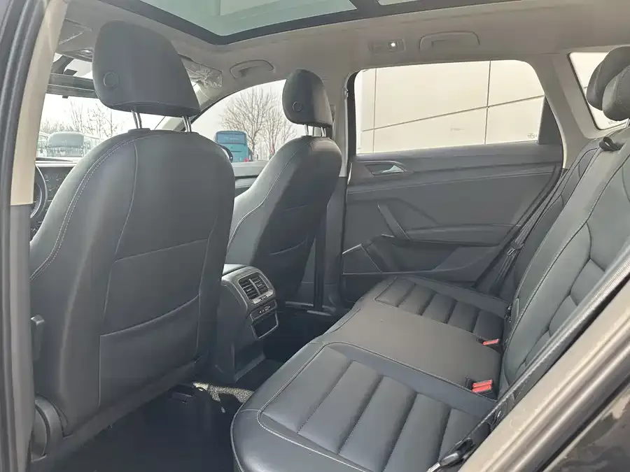 Volkswagen Tiguan (Tharu) 2021 Tuyue 280TSI 2WD Comfort Edition 2022 — миниатюра 3
