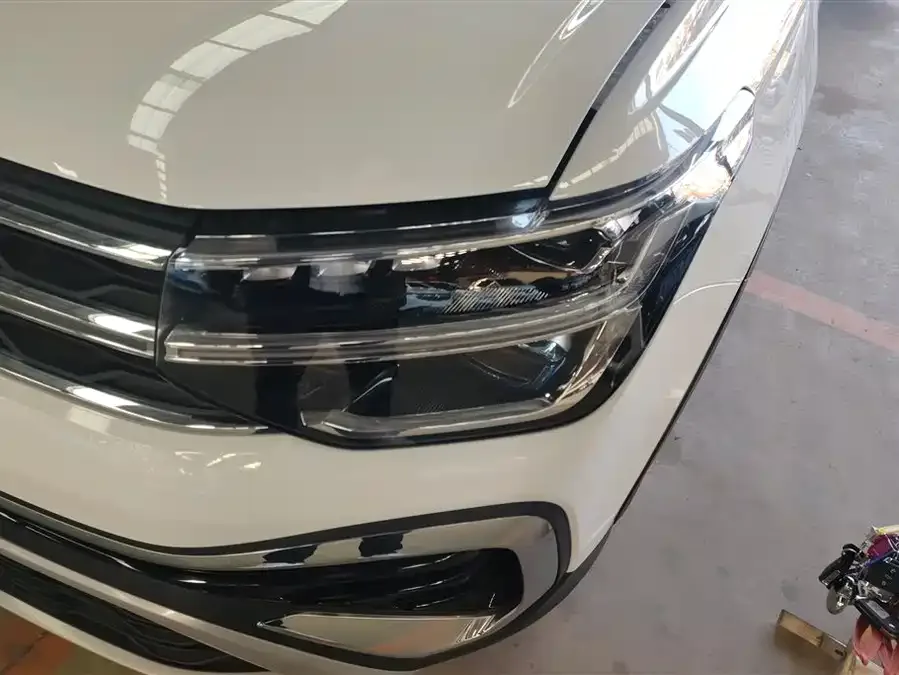Volkswagen Tiguan (Tharu) Tuyue 2023 300TSI 2WD Moon Edition 2023 — миниатюра 2