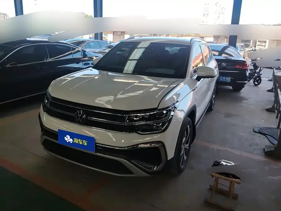 Volkswagen Tiguan (Tharu) Tuyue 2023 300TSI 2WD Moon Edition 2023 — фото 1, купить с доставкой в Москву