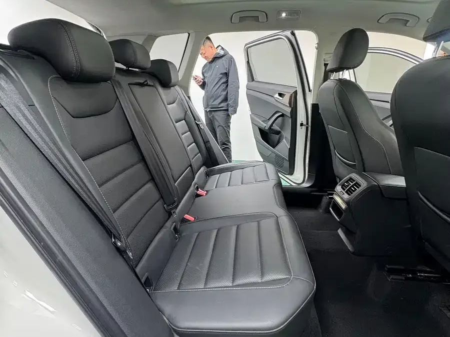 Volkswagen Tiguan (Tharu) Tuyue 2022 280TSI 2WD Luxury Edition 2022 — миниатюра 5