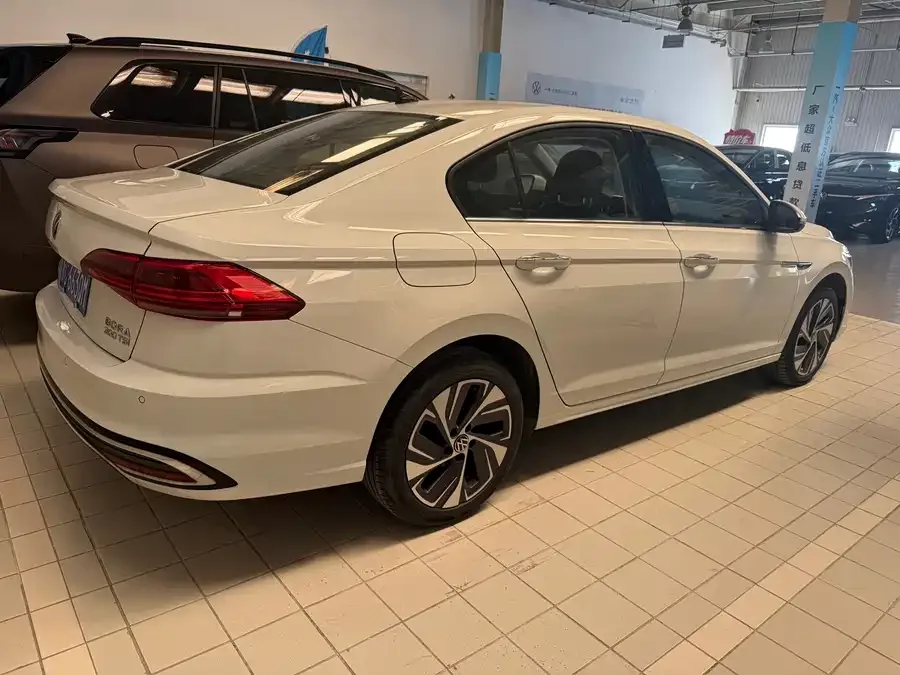 Volkswagen Bora Bora 2024 300TSI DSG Premium Edition 2024 — миниатюра 3