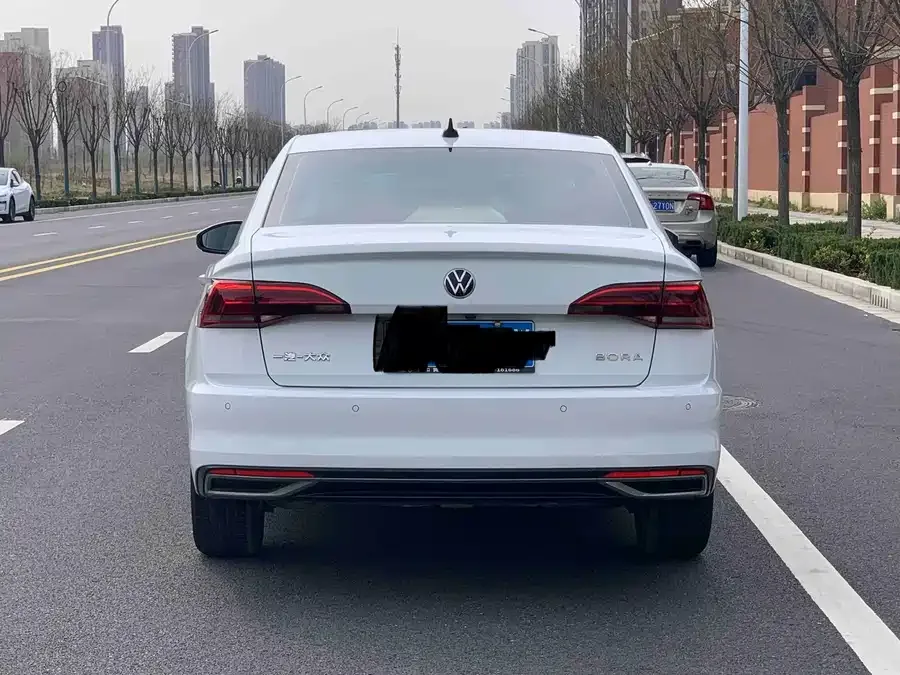 Volkswagen Bora Bora 2021 1.5L Manual Comfort Smart Connected Edition 2022 — миниатюра 2