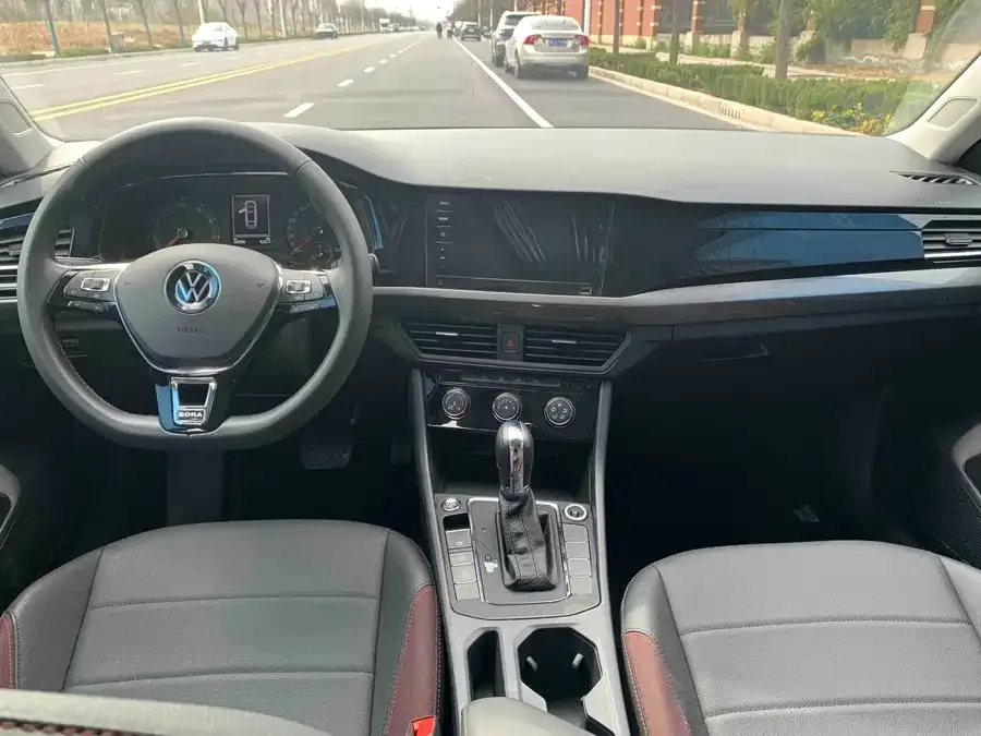 Volkswagen Bora Bora 2021 1.5L Manual Comfort Smart Connected Edition 2022 — миниатюра 3