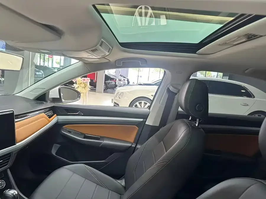 Volkswagen Bora Bora 2025 200TSI DSG Joy Travel Navigation Edition 2025 — миниатюра 3