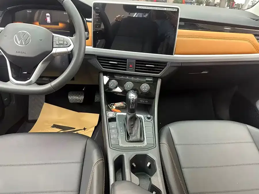 Volkswagen Bora Bora 2025 200TSI DSG Joy Travel Navigation Edition 2025 — миниатюра 4