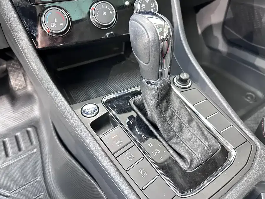 Volkswagen Bora Bora 2021 1.5L Automatic Elite Intelligent Edition 2022 — миниатюра 4