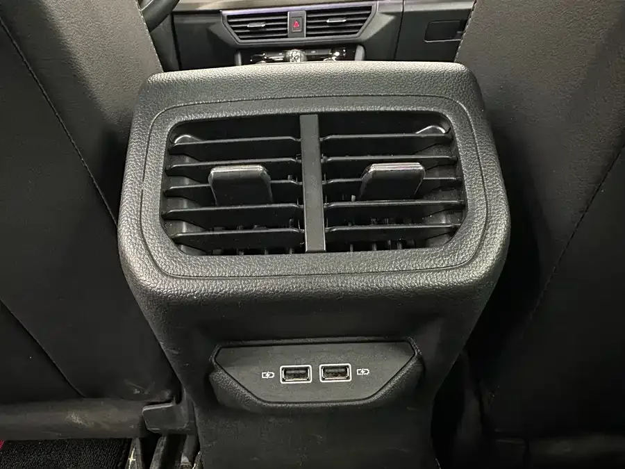 Volkswagen Bora Bora 2023 200TSI DSG Joy Edition 2023 — миниатюра 5