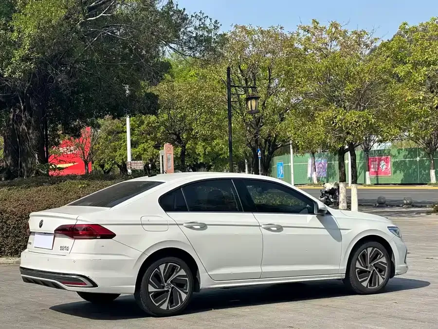 Volkswagen Bora Bora 2023 200TSI DSG Zhixing PRO Edition 2022 — миниатюра 3
