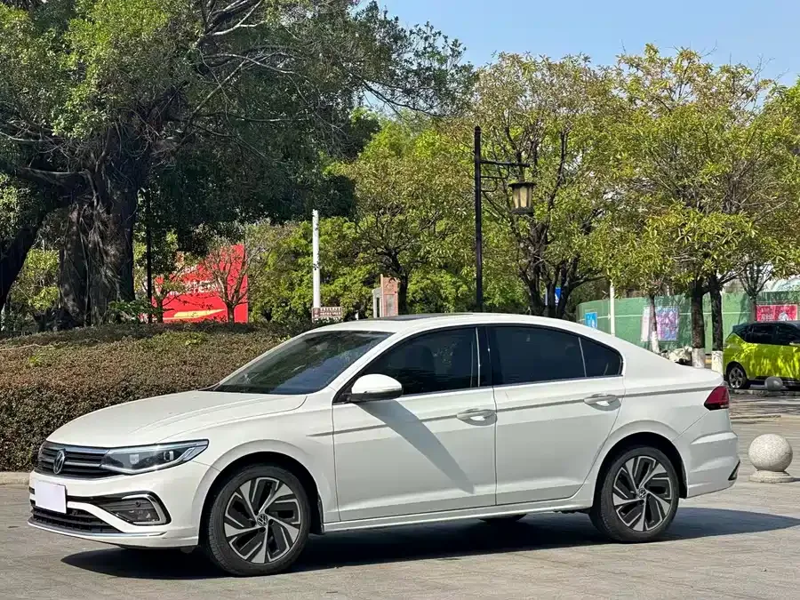 Volkswagen Bora Bora 2023 200TSI DSG Zhixing PRO Edition 2022 — фото 1, купить с доставкой в Москву