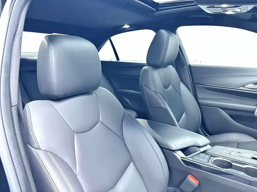 Cadillac CT4 2022 28T Fashion Model 2022 — миниатюра 2