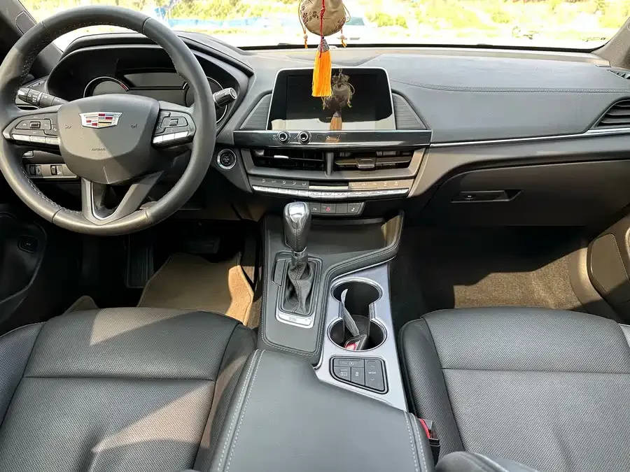 Cadillac CT4 2022 28T luxury model 2022 — миниатюра 2