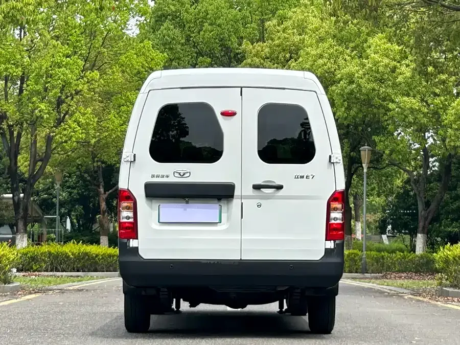 Kaiyi Finless Porpoise E7 Kaiyi Finless E7 2025 Entrepreneurship Edition 50.38kWh 6-seater 2025 — миниатюра 4