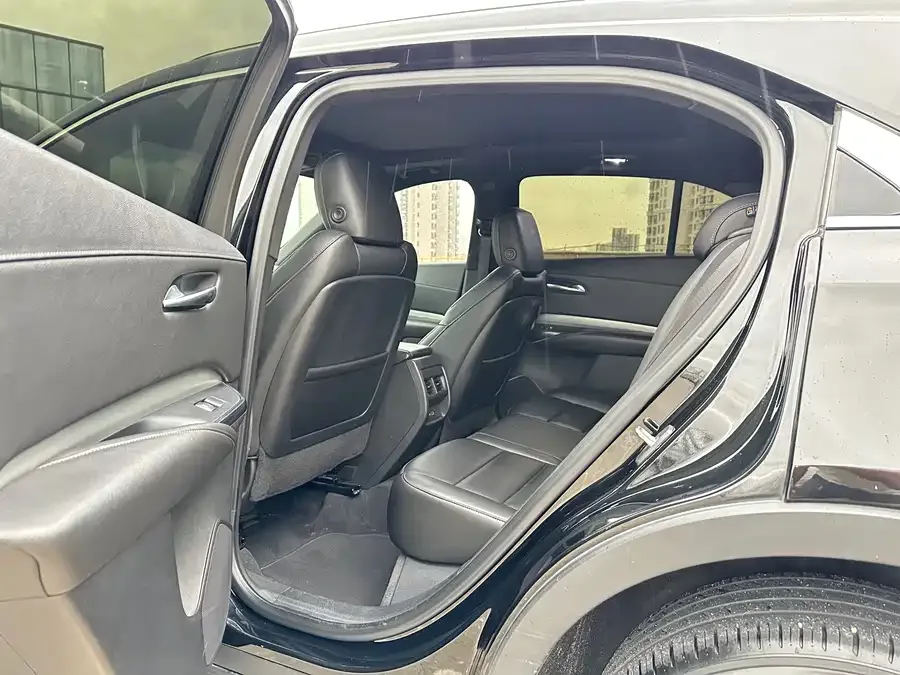Cadillac XT4 2022 28T two-wheel drive luxury model 2022 — миниатюра 2