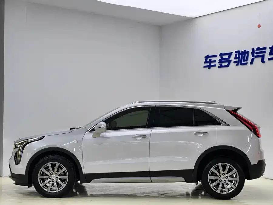 Cadillac XT4 2022 28T two-wheel drive fashion model 2022 — миниатюра 3