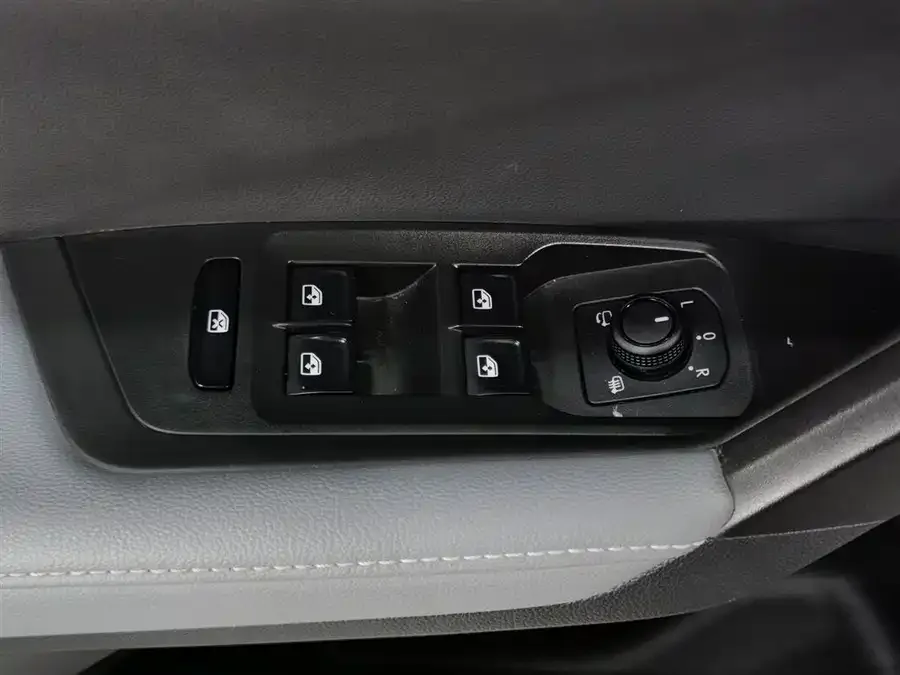 Volkswagen Lavida Lavida 2023 300TSI DSG Full Edition 2024 — миниатюра 3