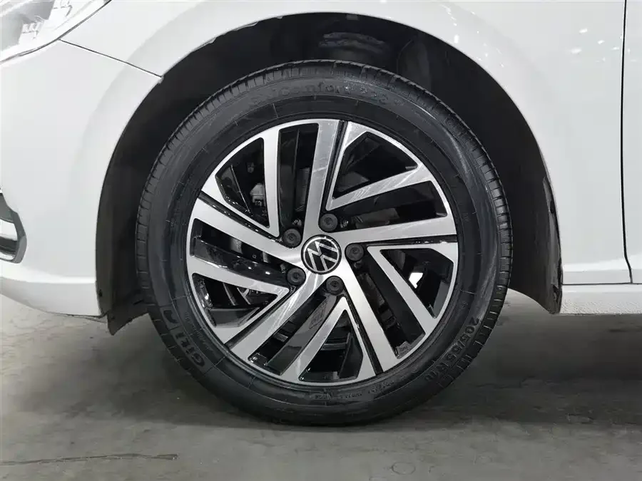 Volkswagen Lavida Lavida 2023 300TSI DSG Full Edition 2024 — миниатюра 5