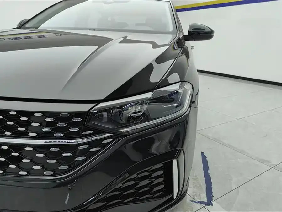 Volkswagen Lavida Lavida 2023 300TSI DSG Starry Sky Edition 2023 — миниатюра 2