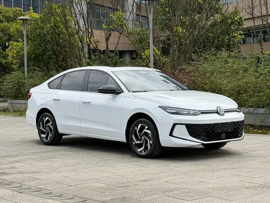 Volkswagen Lavida 2026 Volkswagen Lavida 1.5L Automatic Five Million Edition 2026 — миниатюра 3