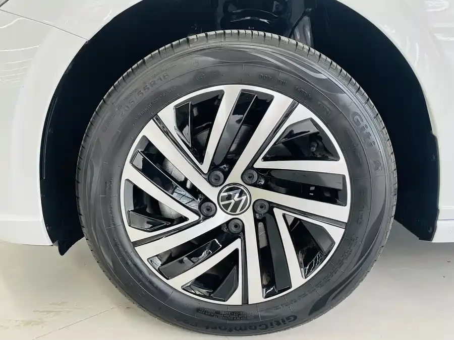 Volkswagen Lavida Lavida 2024 300TSI DSG Starry Sky Leading Edition 2025 — миниатюра 3
