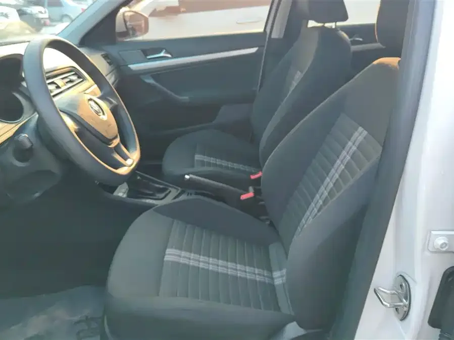 Volkswagen Lavida Lavida 2019 1.5L Automatic Fashion Edition National VI 2023 — миниатюра 3
