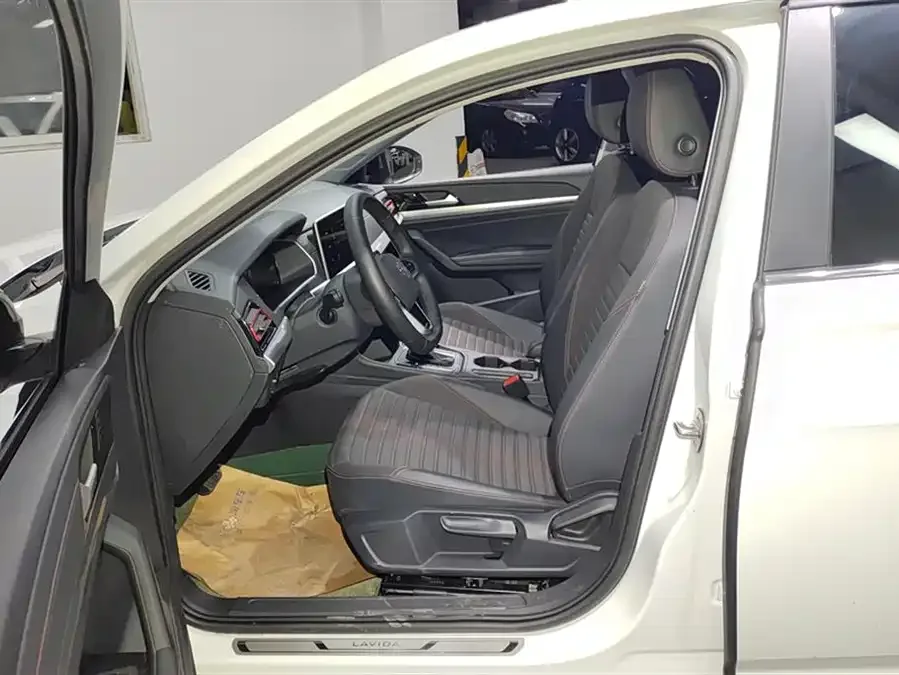 Volkswagen Lavida Lavida 2023 280TSI DSG Starry Sky Edition 2022 — миниатюра 3