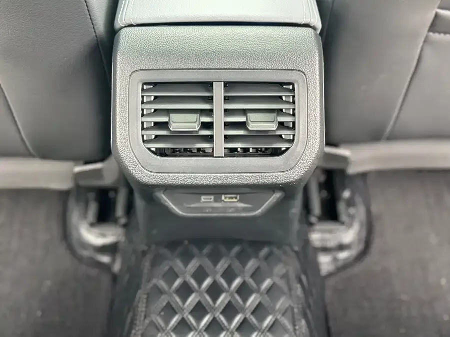 Volkswagen Lavida Lavida 2024 1.5L Automatic Starry Sky Five Million Edition 2024 — миниатюра 4