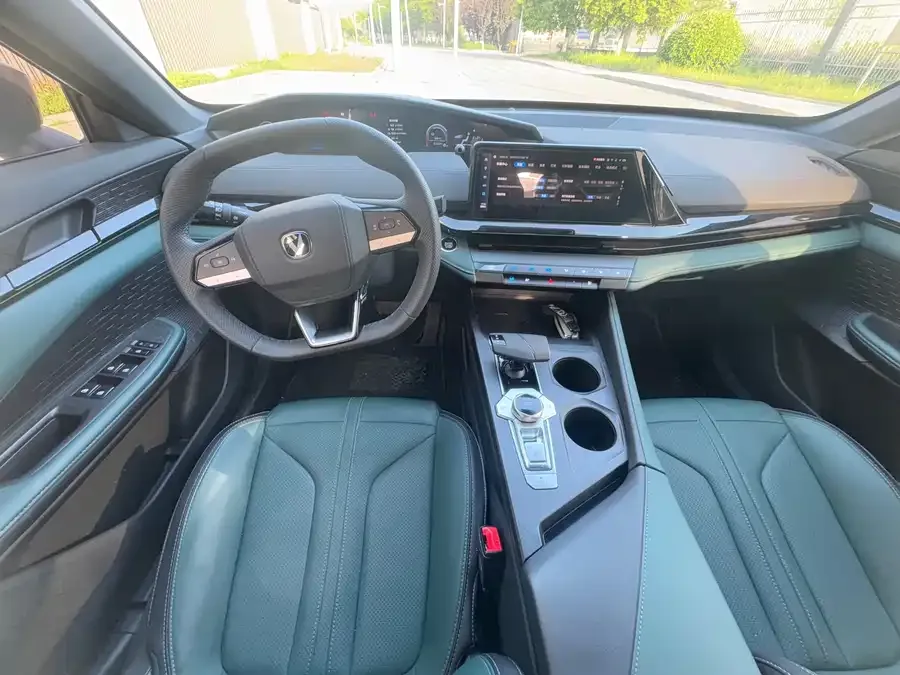 Changan UNI-V Smart Electric iDD Changan UNI-V iDD 2024 Blue Whale iDD 136km Premium Edition 2024 — миниатюра 3
