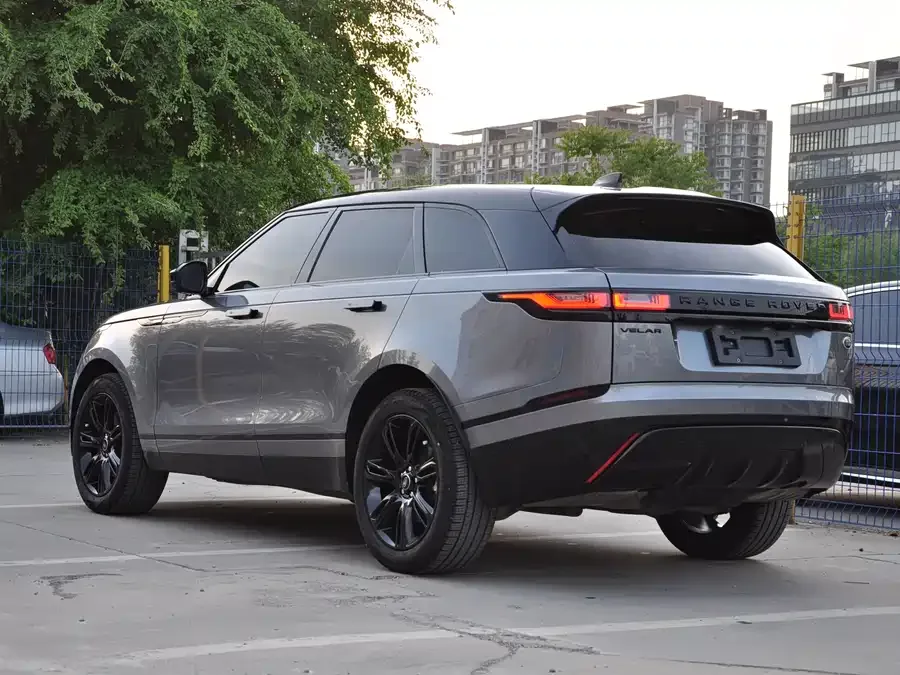 Land Rover Range Rover Velar Range Rover Velar 2023 250PS Black Collectors Edition 2023 — миниатюра 2