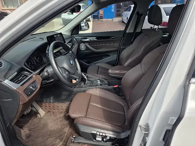 BMW X1 2022 sDrive20Li Fashion Edition 2023 — миниатюра 4