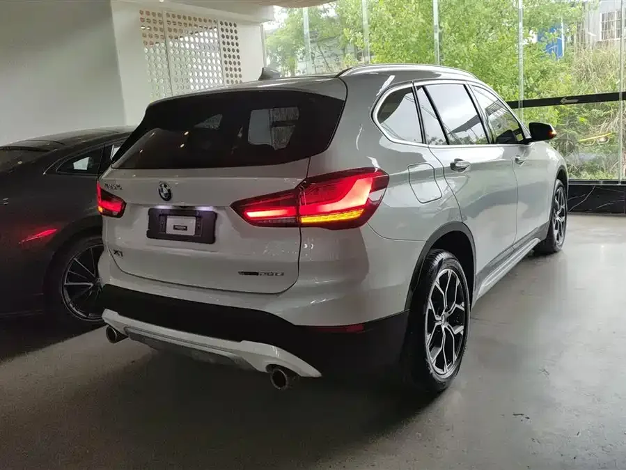 BMW X1 2022 sDrive20Li Fashion Edition 2023 — миниатюра 3