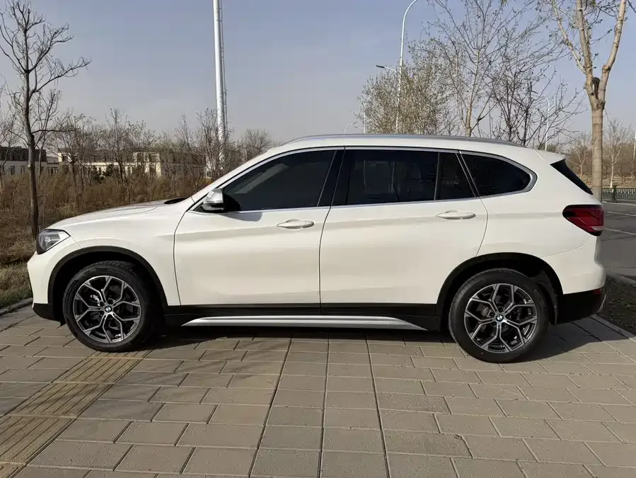 BMW X1 2022 sDrive20Li Fashion Edition 2023 — миниатюра 2