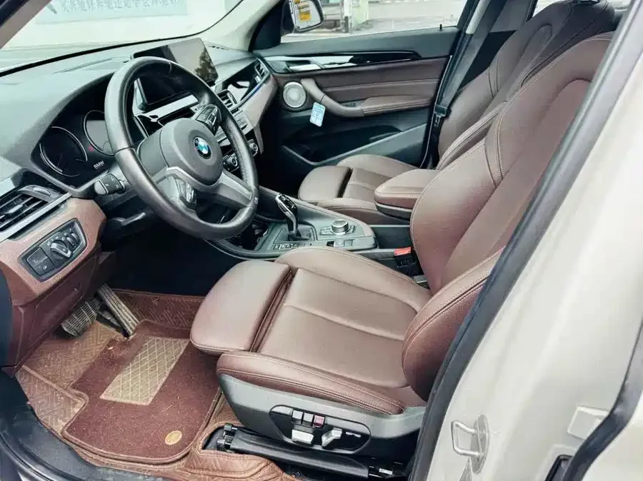 BMW X1 2022 sDrive25Li Leading Edition 2022 — миниатюра 2