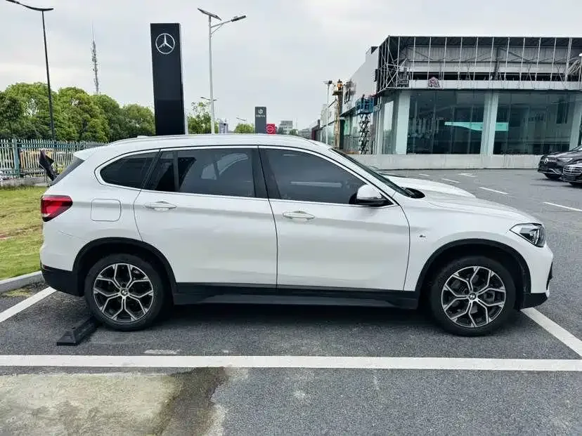BMW X1 2022 sDrive25Li Leading Edition 2022 — миниатюра 3