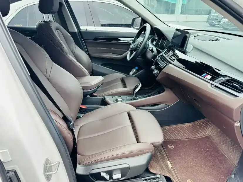 BMW X1 2022 sDrive25Li Leading Edition 2022 — миниатюра 4
