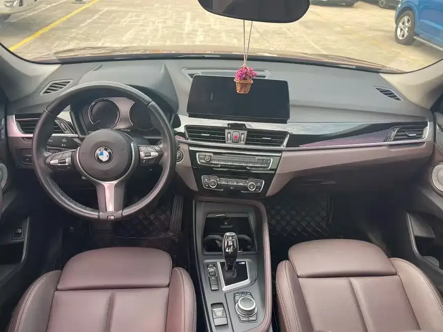BMW X1 2022 sDrive25Li Leading Edition 2023 — миниатюра 2