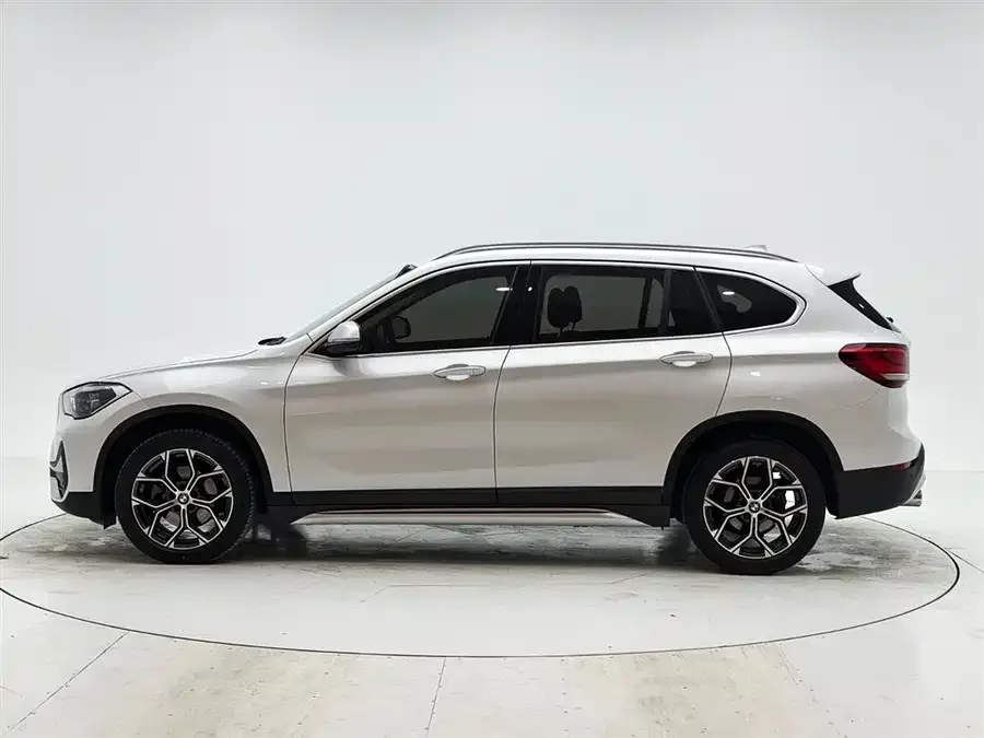 BMW X1 2022 sDrive20Li Fashion Edition 2022 — миниатюра 4