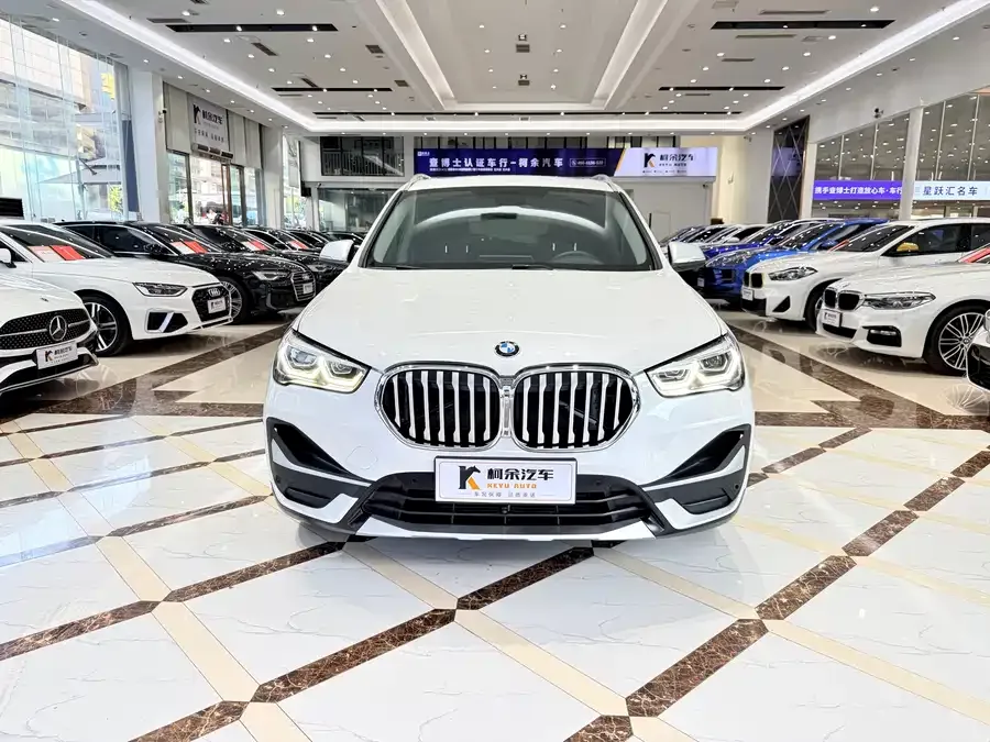 BMW X1 2022 xDrive25Li Exclusive Model 2022 — миниатюра 3