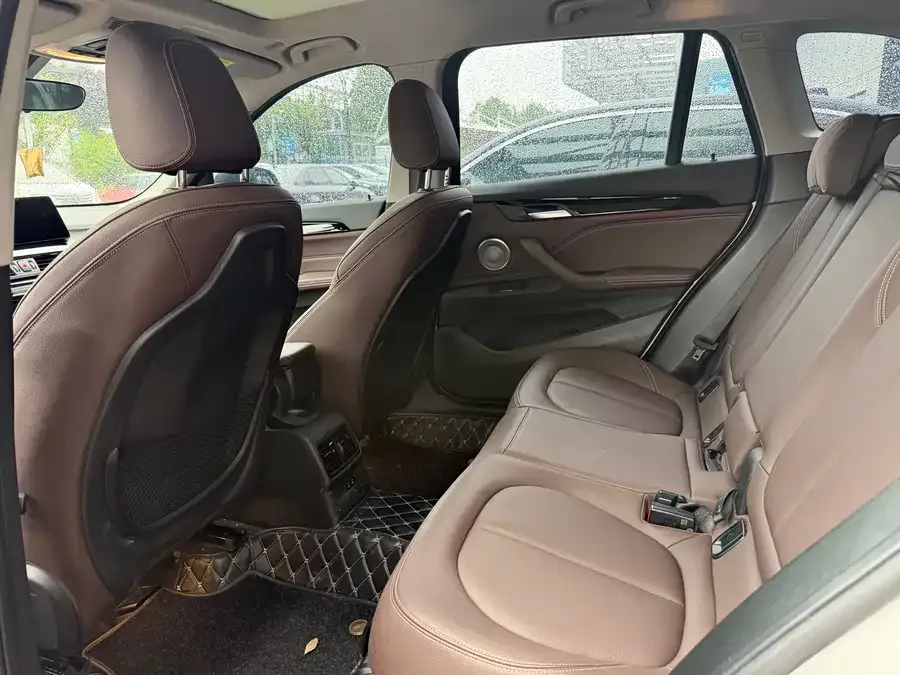 BMW X1 2022 sDrive25Li Leading Edition 2022 — миниатюра 2