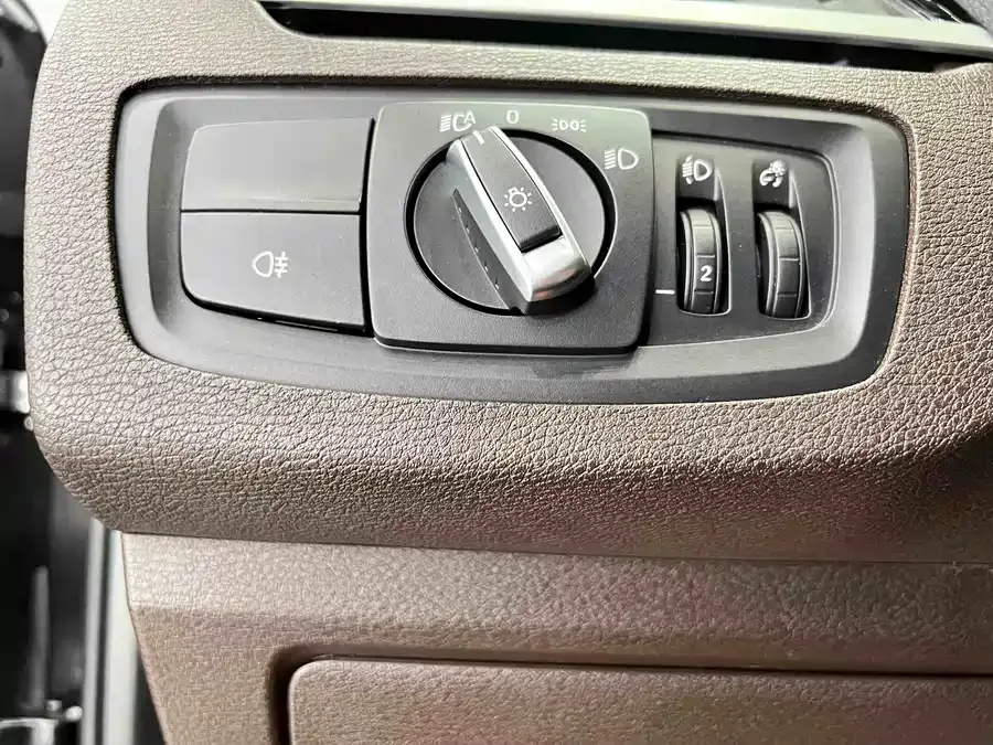 BMW X1 2022 sDrive20Li Fashion Edition 2023 — миниатюра 4