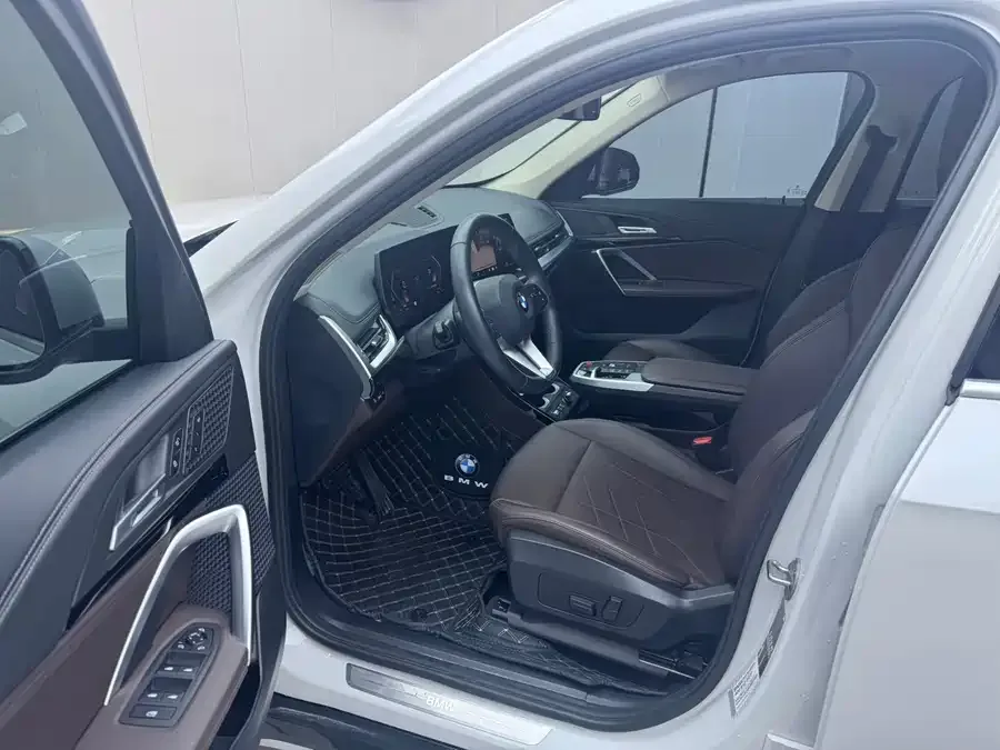 BMW X1 2024 sDrive20Li X Design Package 2023 — миниатюра 4