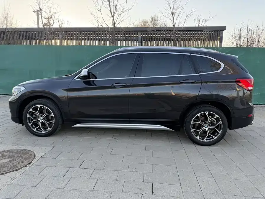 BMW X1 2022 sDrive20Li Exclusive Model 2022 — миниатюра 2