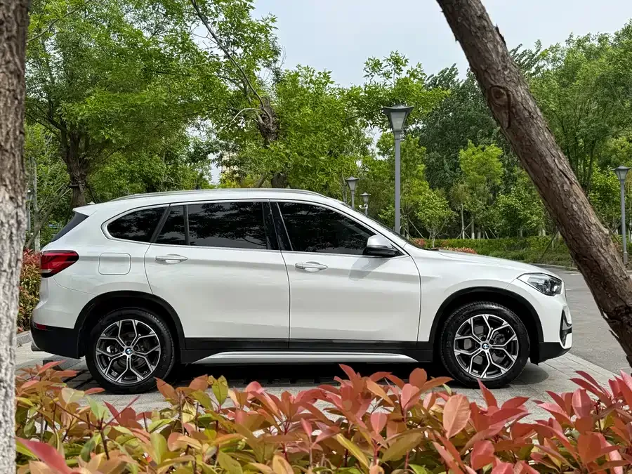 BMW X1 2022 sDrive20Li Exclusive Model 2023 — миниатюра 2